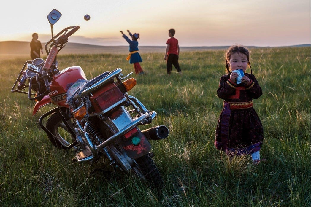 Children playing in a field | Photo: UNDP&nbsp;Mongolia